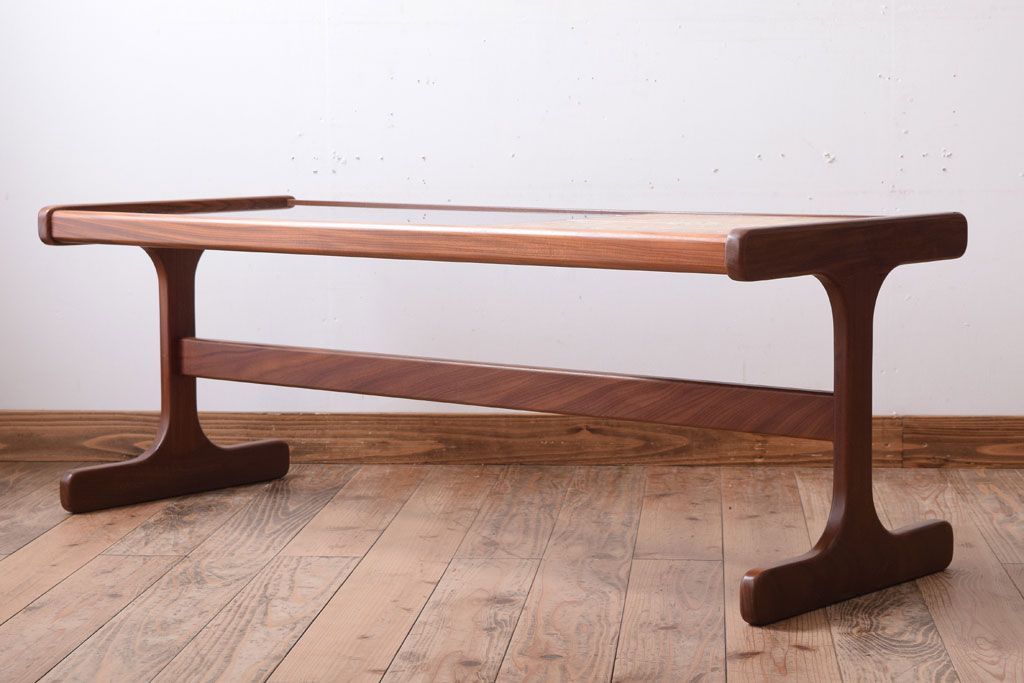 ヴィンテージ家具　G-PLAN　北欧ビンテージ　タイル&ガラストップ　チーク材のコーヒーテーブル