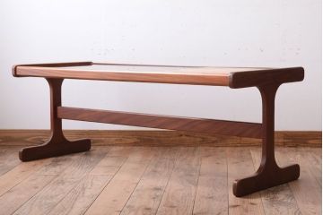ヴィンテージ家具　G-PLAN　北欧ビンテージ　タイル&ガラストップ　チーク材のコーヒーテーブル