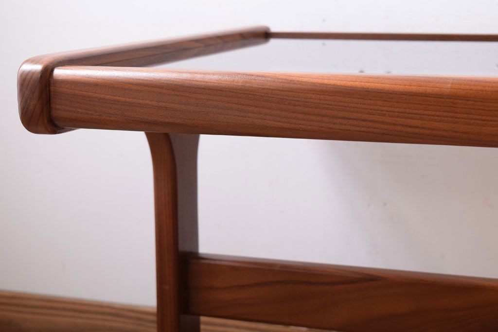 ヴィンテージ家具　G-PLAN　北欧ビンテージ　タイル&ガラストップ　チーク材のコーヒーテーブル