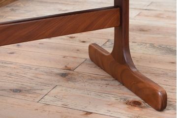 ヴィンテージ家具　G-PLAN　北欧ビンテージ　タイル&ガラストップ　チーク材のコーヒーテーブル