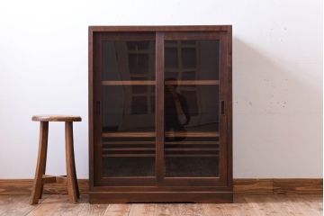 アンティーク家具　古い木の和製アンティークガラス戸棚