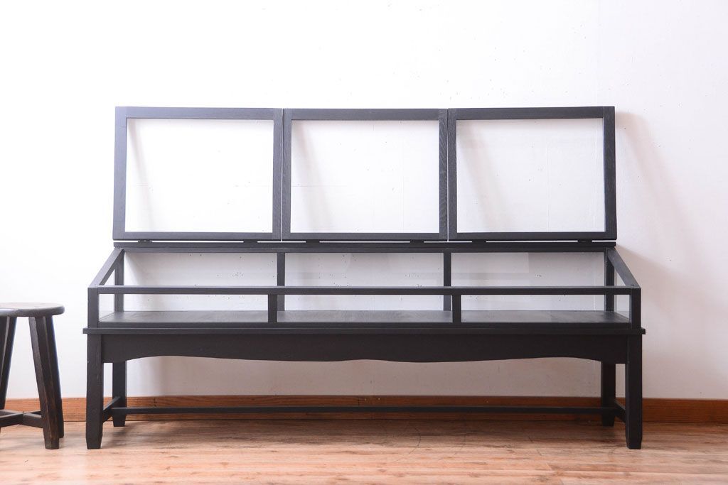 アンティーク家具　ペイント　扉(蓋)付きのアンティークガラスケース(ショーケース)