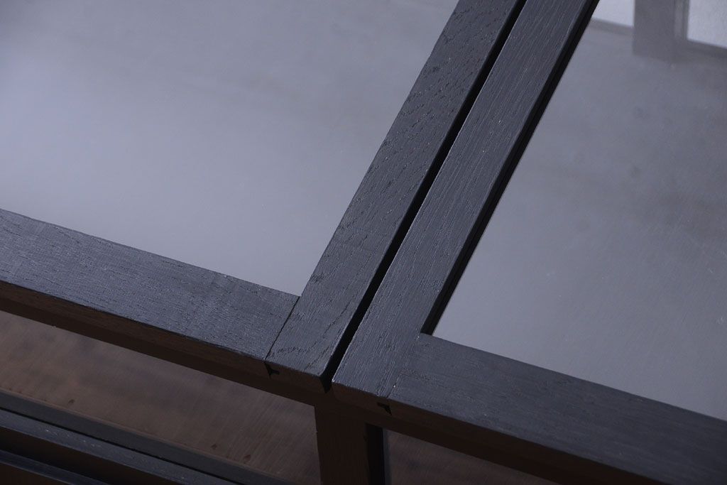 アンティーク家具　ペイント　扉(蓋)付きのアンティークガラスケース(ショーケース)