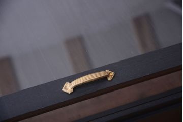 アンティーク家具　ペイント　扉(蓋)付きのアンティークガラスケース(ショーケース)