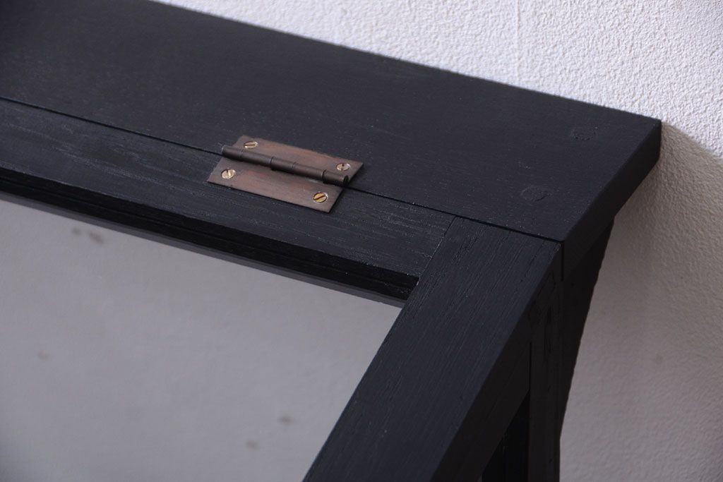 アンティーク家具　ペイント　扉(蓋)付きのアンティークガラスケース(ショーケース)