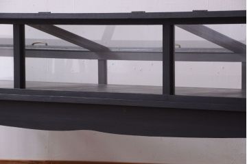 アンティーク家具　ペイント　扉(蓋)付きのアンティークガラスケース(ショーケース)