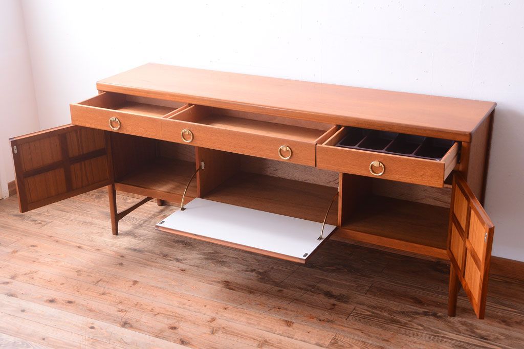 NATHAN(ネイサン)　北欧家具　サイドボード(サイドキャビネット)