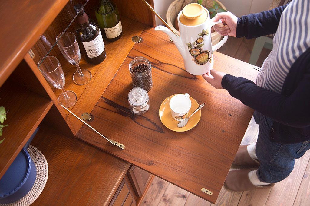 ヴィンテージ家具　William Lawrence(ウィリアム・ローレンス)　北欧ビンテージ　チーク材のサイドボード