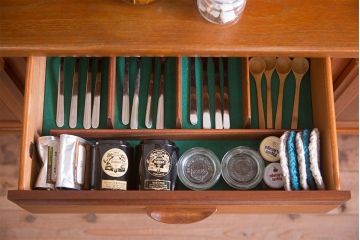 ヴィンテージ家具　William Lawrence(ウィリアム・ローレンス)　北欧ビンテージ　チーク材のサイドボード