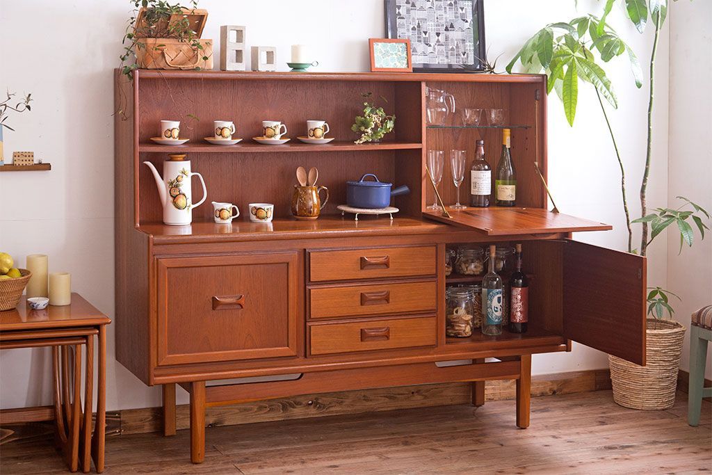 ヴィンテージ家具　William Lawrence(ウィリアム・ローレンス)　北欧ビンテージ　チーク材のサイドボード