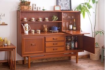 ヴィンテージ家具　William Lawrence(ウィリアム・ローレンス)　北欧ビンテージ　チーク材のサイドボード