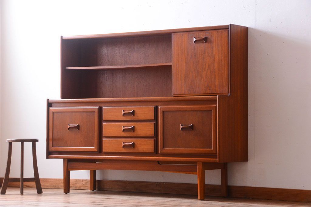 ヴィンテージ家具　William Lawrence(ウィリアム・ローレンス)　北欧ビンテージ　チーク材のサイドボード