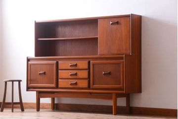 ヴィンテージ家具　William Lawrence(ウィリアム・ローレンス)　北欧ビンテージ　チーク材のサイドボード