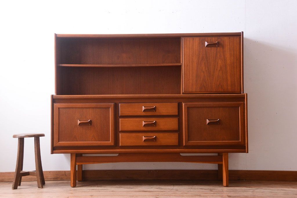 ヴィンテージ家具　William Lawrence(ウィリアム・ローレンス)　北欧ビンテージ　チーク材のサイドボード