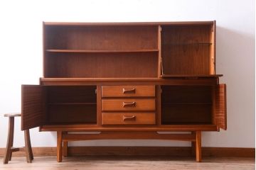 ヴィンテージ家具　William Lawrence(ウィリアム・ローレンス)　北欧ビンテージ　チーク材のサイドボード