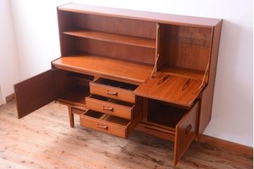 ヴィンテージ家具　William Lawrence(ウィリアム・ローレンス)　北欧ビンテージ　チーク材のサイドボード