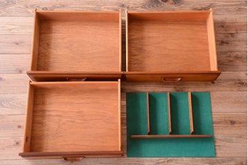 ヴィンテージ家具　William Lawrence(ウィリアム・ローレンス)　北欧ビンテージ　チーク材のサイドボード