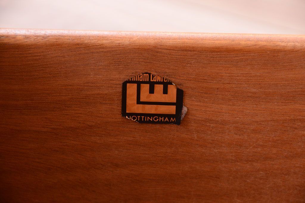 ヴィンテージ家具　William Lawrence(ウィリアム・ローレンス)　北欧ビンテージ　チーク材のサイドボード