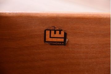 ヴィンテージ家具　William Lawrence(ウィリアム・ローレンス)　北欧ビンテージ　チーク材のサイドボード