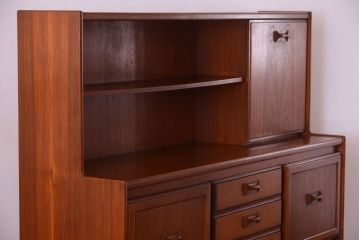 ヴィンテージ家具　William Lawrence(ウィリアム・ローレンス)　北欧ビンテージ　チーク材のサイドボード