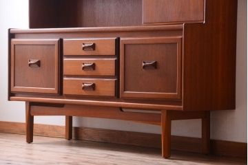 ヴィンテージ家具　William Lawrence(ウィリアム・ローレンス)　北欧ビンテージ　チーク材のサイドボード