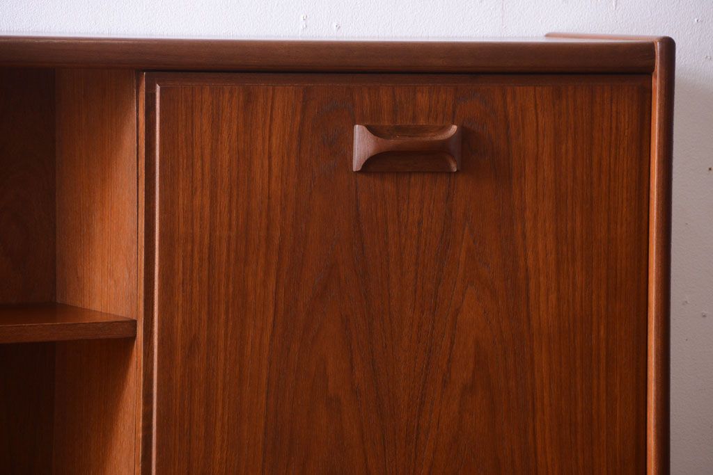 ヴィンテージ家具　William Lawrence(ウィリアム・ローレンス)　北欧ビンテージ　チーク材のサイドボード