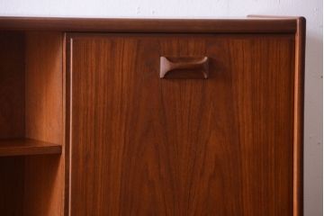 ヴィンテージ家具　William Lawrence(ウィリアム・ローレンス)　北欧ビンテージ　チーク材のサイドボード