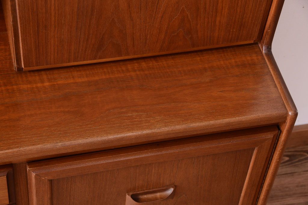 ヴィンテージ家具　William Lawrence(ウィリアム・ローレンス)　北欧ビンテージ　チーク材のサイドボード