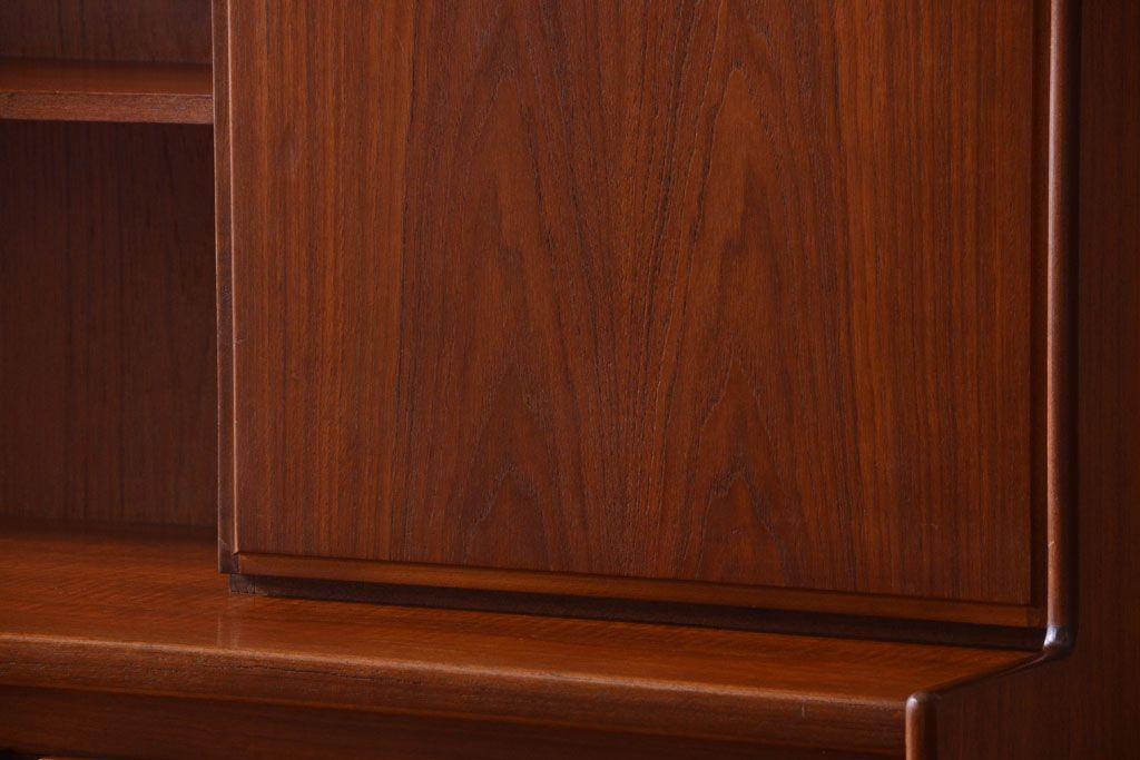 ヴィンテージ家具　William Lawrence(ウィリアム・ローレンス)　北欧ビンテージ　チーク材のサイドボード