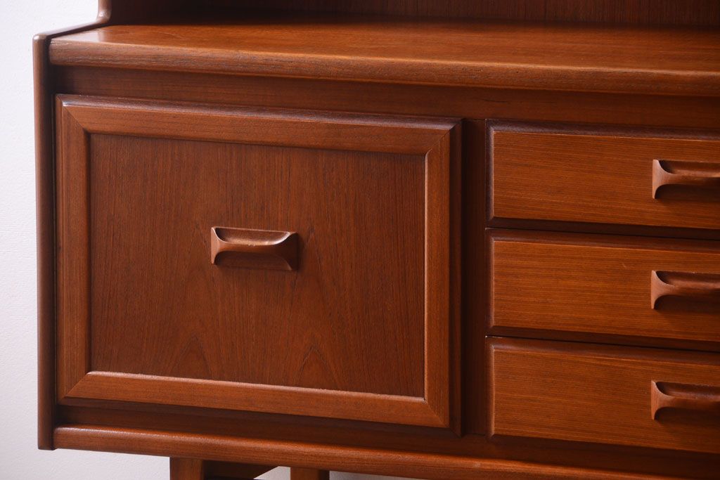 ヴィンテージ家具　William Lawrence(ウィリアム・ローレンス)　北欧ビンテージ　チーク材のサイドボード