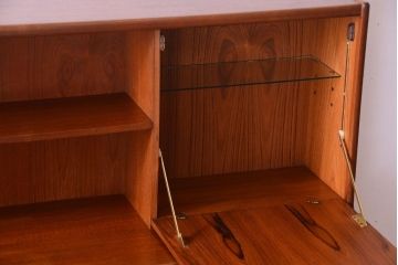 ヴィンテージ家具　William Lawrence(ウィリアム・ローレンス)　北欧ビンテージ　チーク材のサイドボード