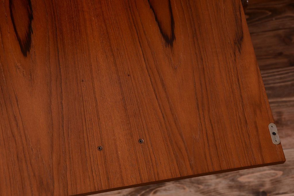 ヴィンテージ家具　William Lawrence(ウィリアム・ローレンス)　北欧ビンテージ　チーク材のサイドボード