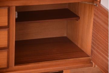 ヴィンテージ家具　William Lawrence(ウィリアム・ローレンス)　北欧ビンテージ　チーク材のサイドボード