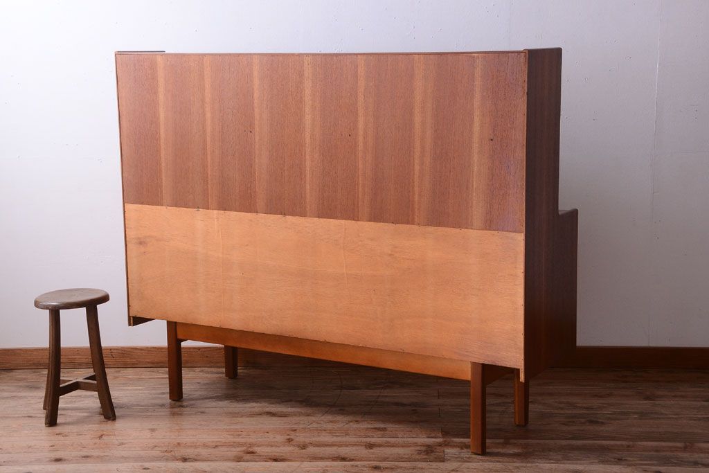 ヴィンテージ家具　William Lawrence(ウィリアム・ローレンス)　北欧ビンテージ　チーク材のサイドボード