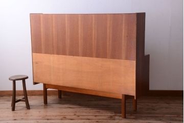 ヴィンテージ家具　William Lawrence(ウィリアム・ローレンス)　北欧ビンテージ　チーク材のサイドボード
