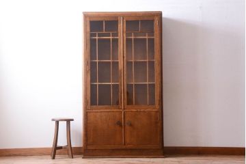 ヴィンテージ家具　オーク材を使用したイギリスビンテージの上質な収納棚(戸棚)