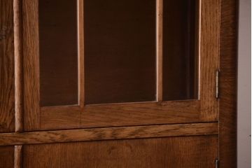 ヴィンテージ家具　オーク材を使用したイギリスビンテージの上質な収納棚(戸棚)