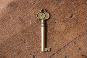 ヴィンテージ家具　オーク材を使用したイギリスビンテージの上質な収納棚(戸棚)