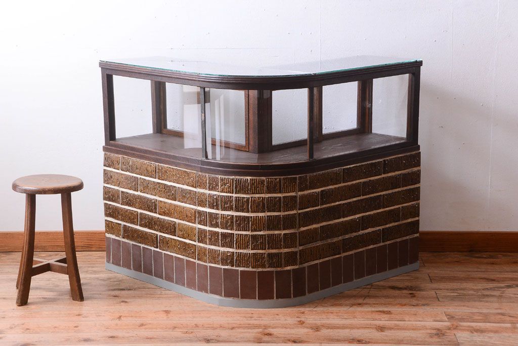 アンティーク家具　和製アンティークの小ぶりなRガラスケース(ショーケース)