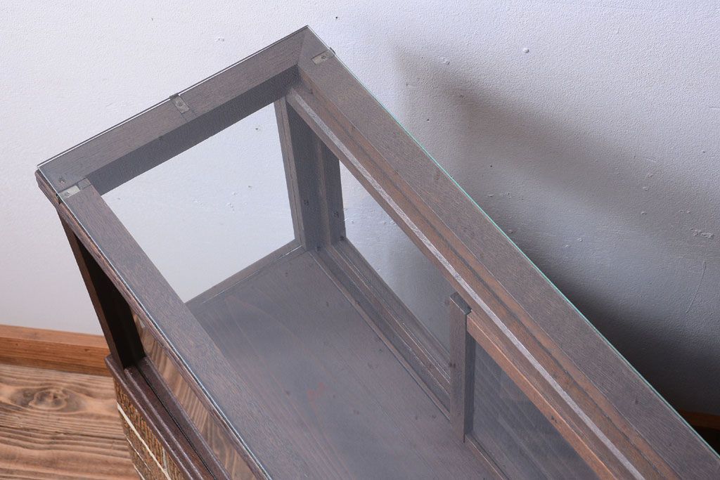 アンティーク家具　和製アンティークの小ぶりなRガラスケース(ショーケース)