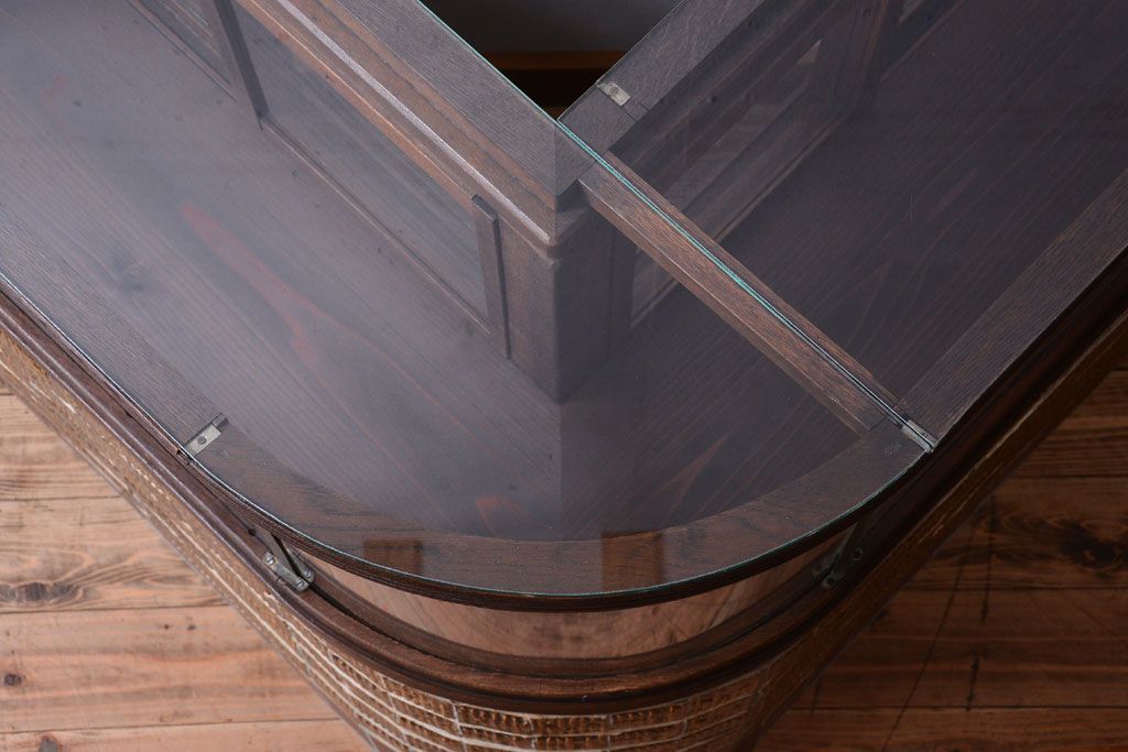 アンティーク家具　和製アンティークの小ぶりなRガラスケース(ショーケース)