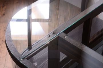 アンティーク家具　和製アンティークの小ぶりなRガラスケース(ショーケース)