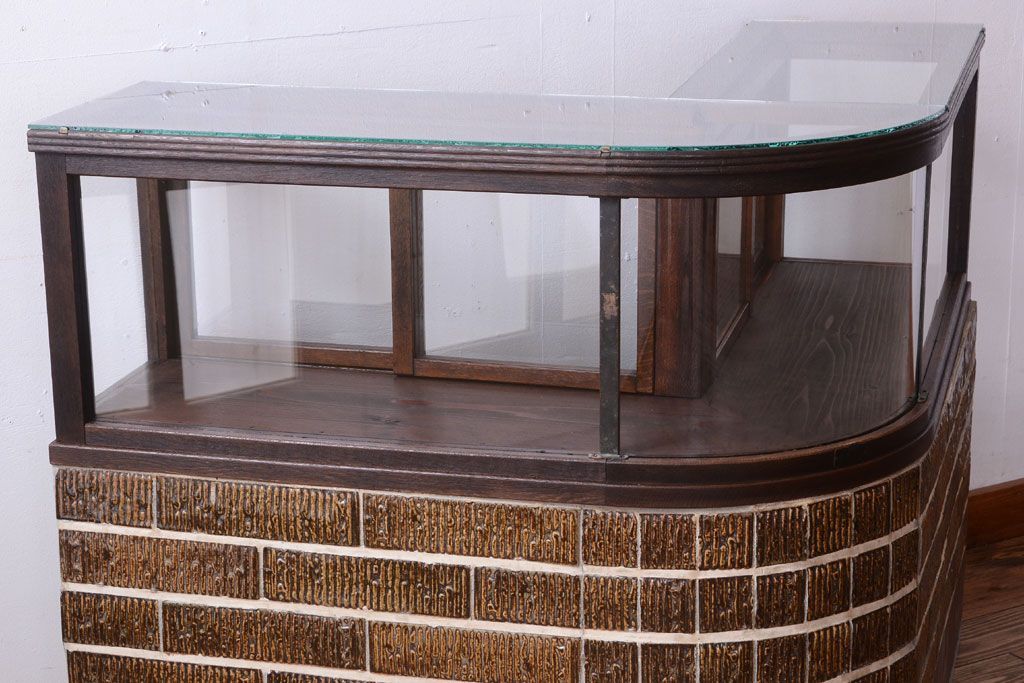 アンティーク家具　和製アンティークの小ぶりなRガラスケース(ショーケース)