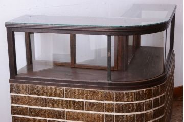 アンティーク家具　和製アンティークの小ぶりなRガラスケース(ショーケース)