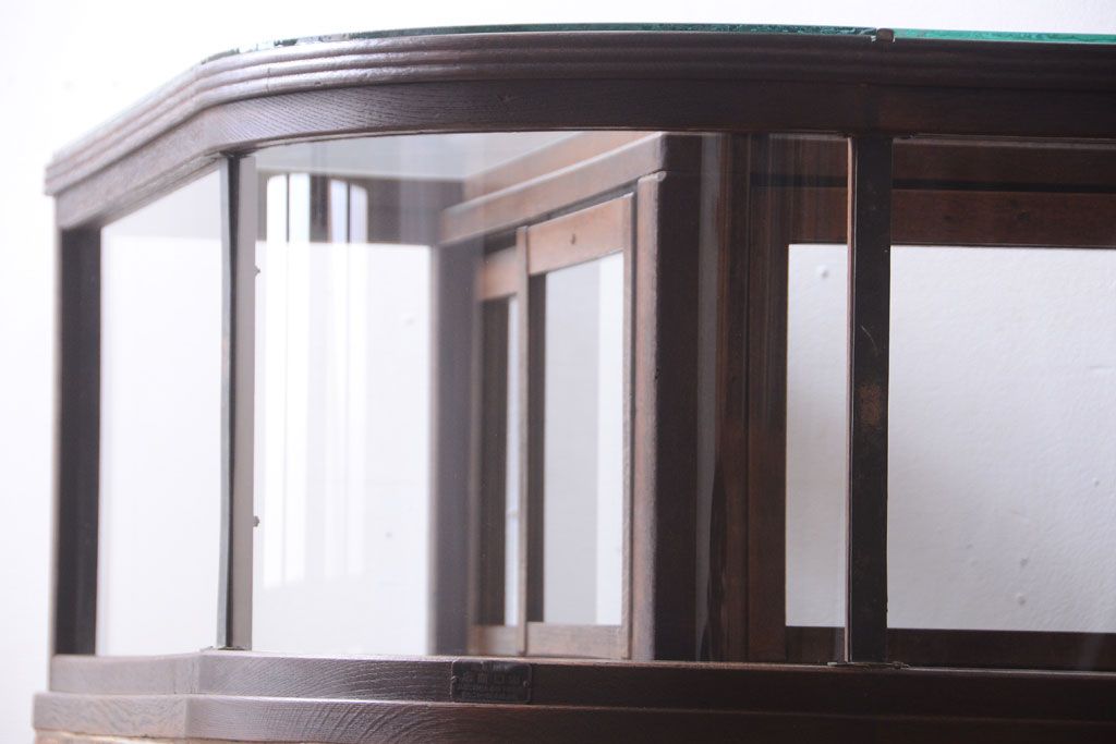 アンティーク家具　和製アンティークの小ぶりなRガラスケース(ショーケース)