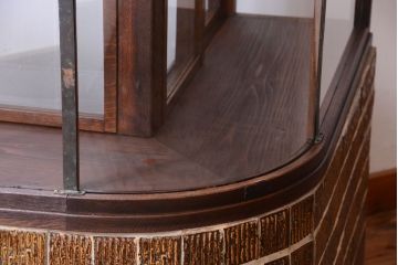 アンティーク家具　和製アンティークの小ぶりなRガラスケース(ショーケース)