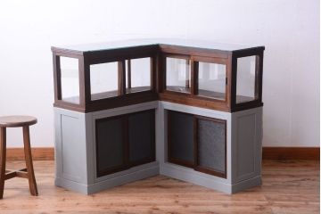 アンティーク家具　和製アンティークの小ぶりなRガラスケース(ショーケース)