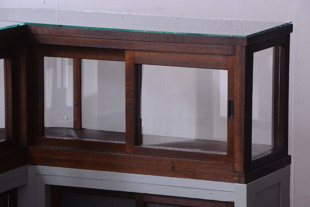 アンティーク家具　和製アンティークの小ぶりなRガラスケース(ショーケース)