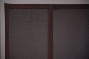 アンティーク家具　和製アンティークの小ぶりなRガラスケース(ショーケース)