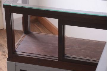 アンティーク家具　和製アンティークの小ぶりなRガラスケース(ショーケース)